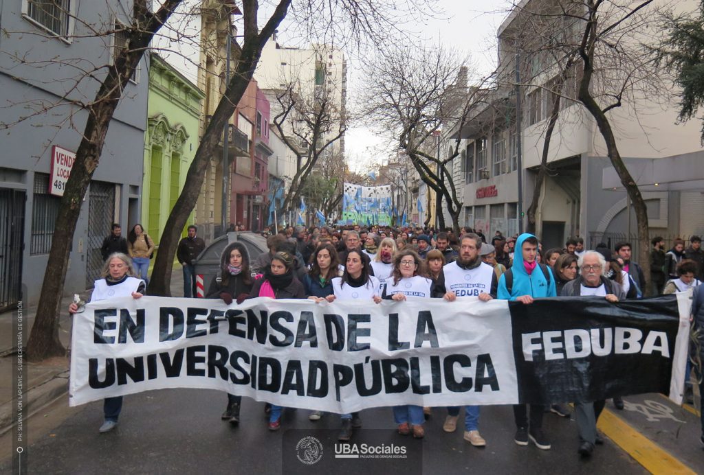 MARCHA UNIVERSITARIA01