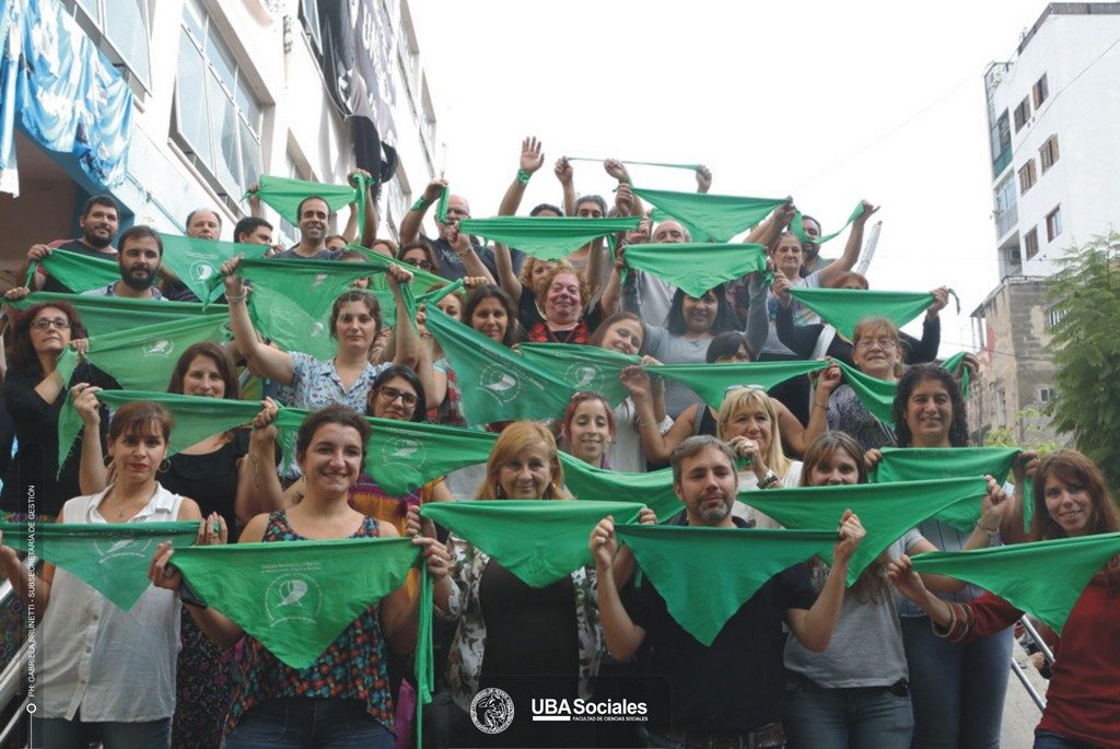 PAÑUELOS (28) PAÑUELOS (28)